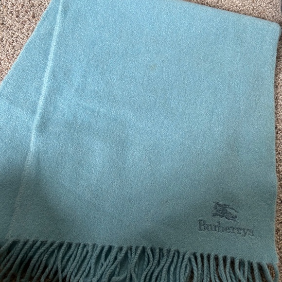Authentic Burberry 100 percent Cashmere Scarf - Picture 2 of 7